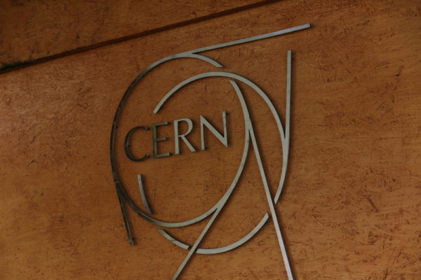 ジュネーブにある素粒子研究施設CERNの無料見学ツアーに参加してみた＠スイス【海外観光情報】